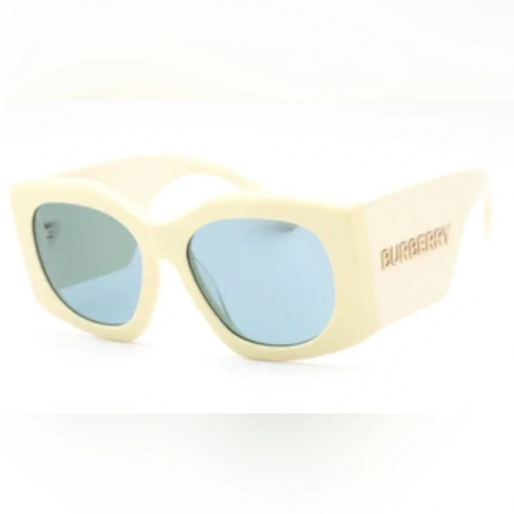 SUNGLASSES SOIRÉE LIVE LISTING